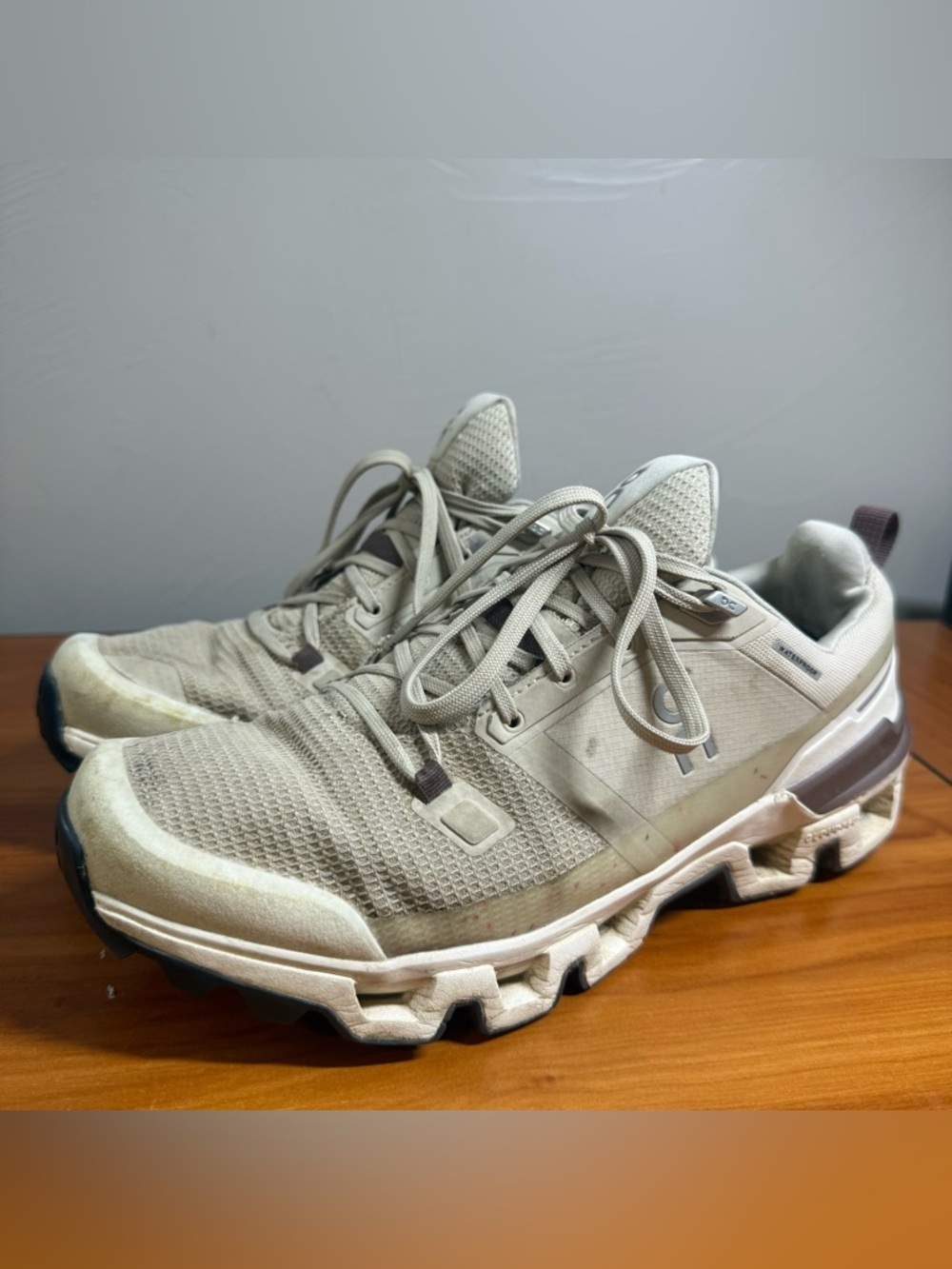 On Running Cloudwander Waterproof Hiking Sneaker Shoe Running Ivory Sand‎ W9.5